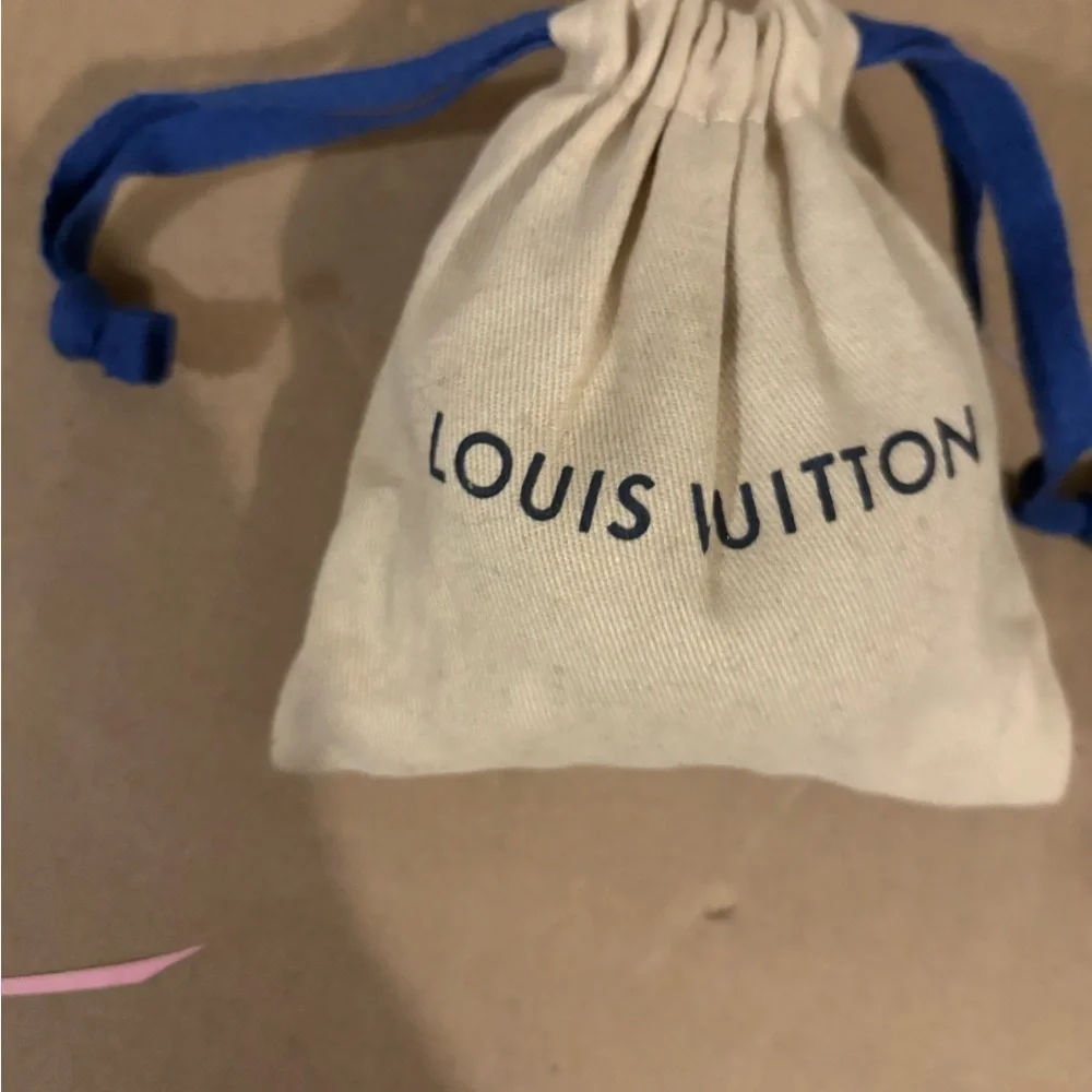 Louis Vuitton Monogram Earbuds - Picture 5 of 8